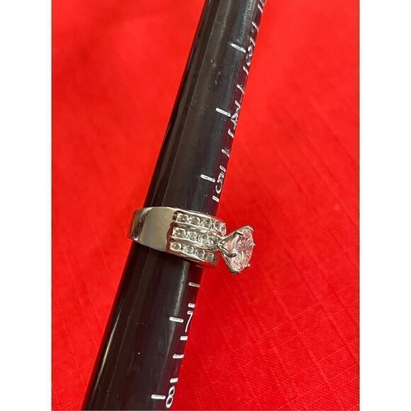 Silver Tone Cubic Zirconia Rhinestone Ring Size 6 - Picture 3 of 7